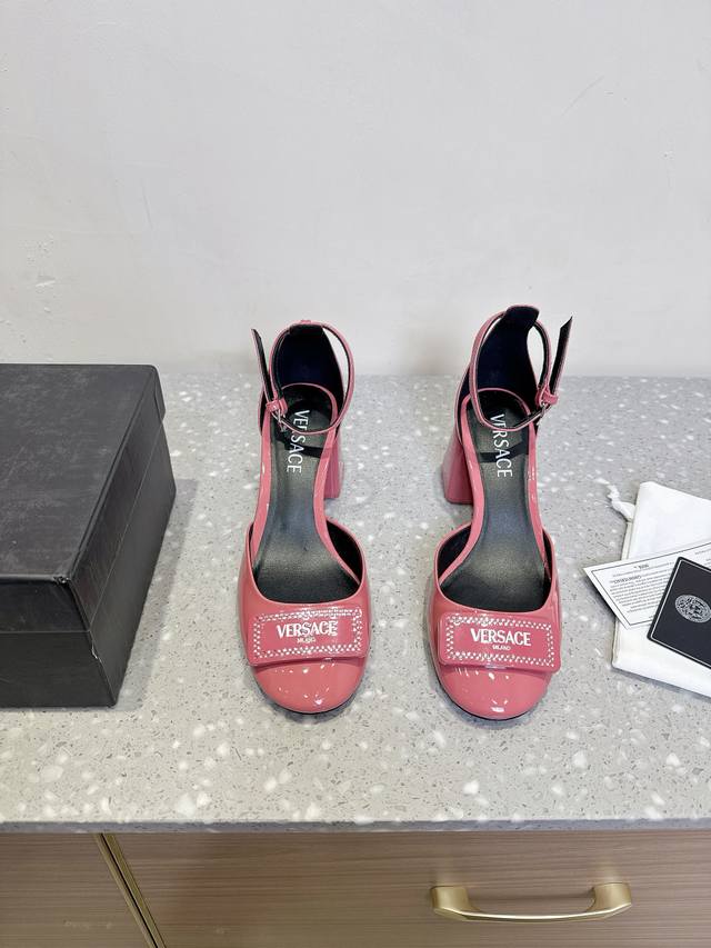 Versace 25Ss Spring/Summer new thick-heeled sandals All major fashion bloggers,