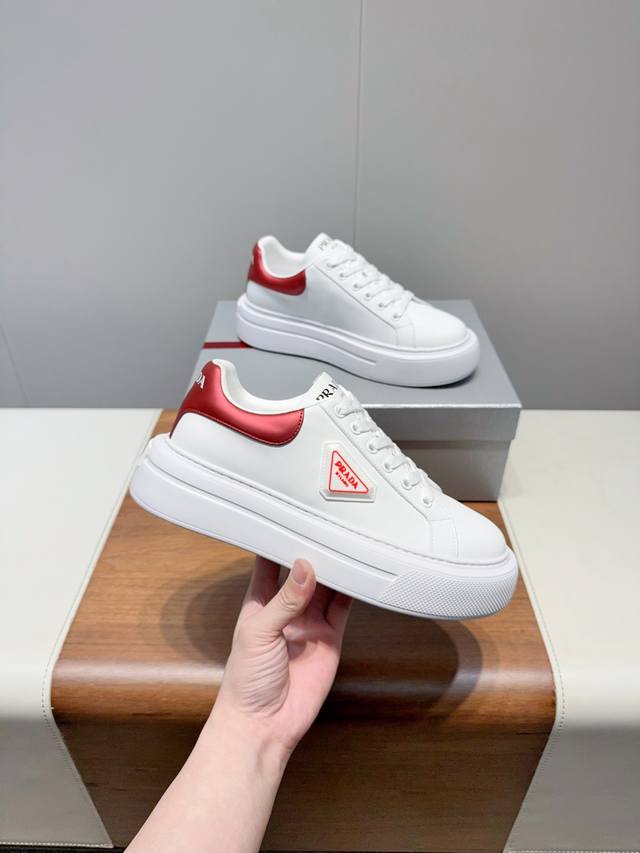 Prad-Prada's latest retro thick-soled couple's triangle-label white shoes Many c