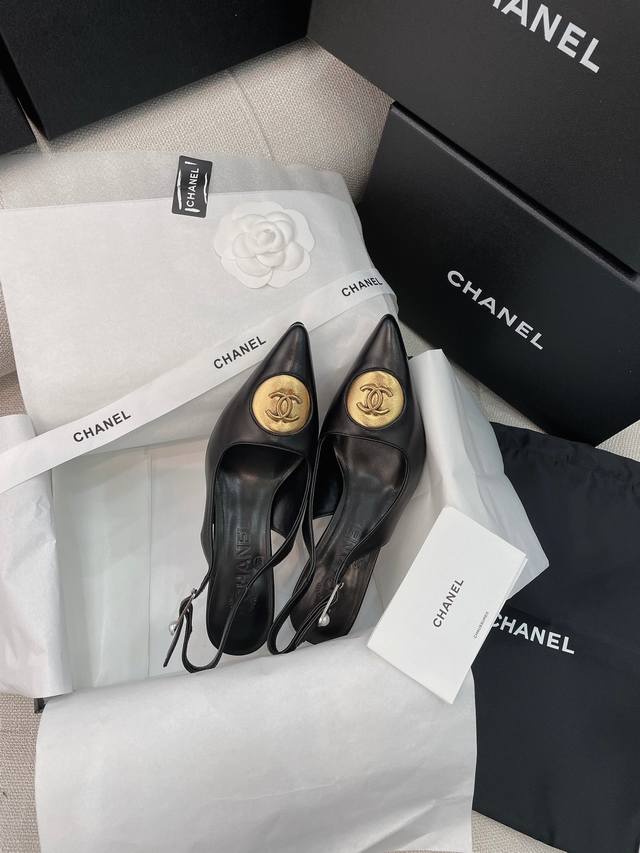 New Coco Chanel Vintage series color matching double C high heel pointed sling s