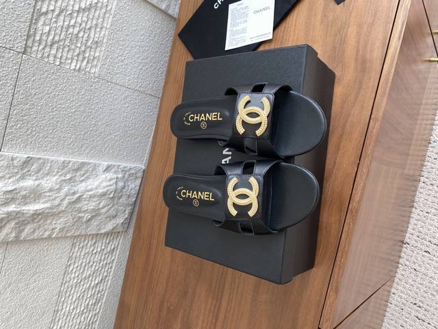 Top version: Chanel 25Ss summer new product big double C metal buckle slippers A