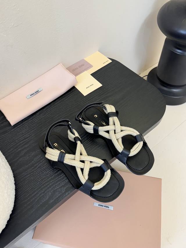 Miu2025 Fashion Week show hemp rope braided sandals and flip-flops are hot on th