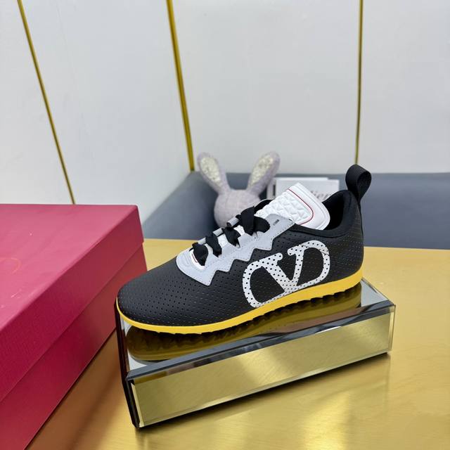 Top version Valentino One Stud calfskin lace-up sneakers. Soft nappa leather low