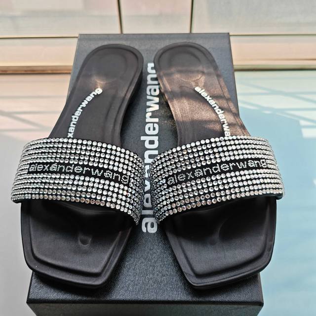 Alexander Wang Upper: imported silk + hot diamond Lining: imported sheepskin Foo