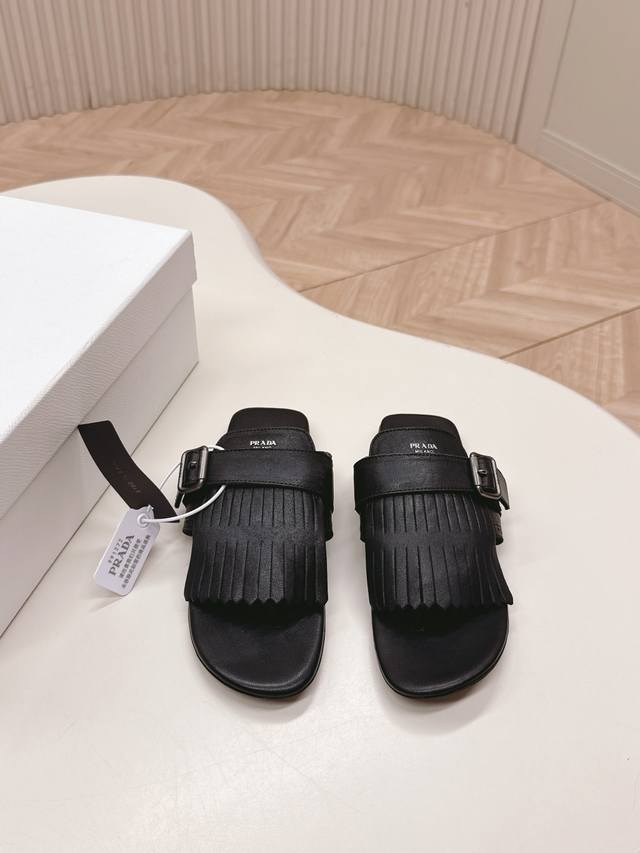 Prada 25Ss new summer catwalk tassel retro sandals This shoe is designed to pres