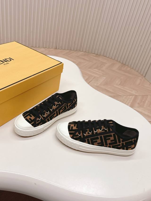 New color! Fendi 2025 new sneakers, casual sports shoes, cloth shoes, classic Ff