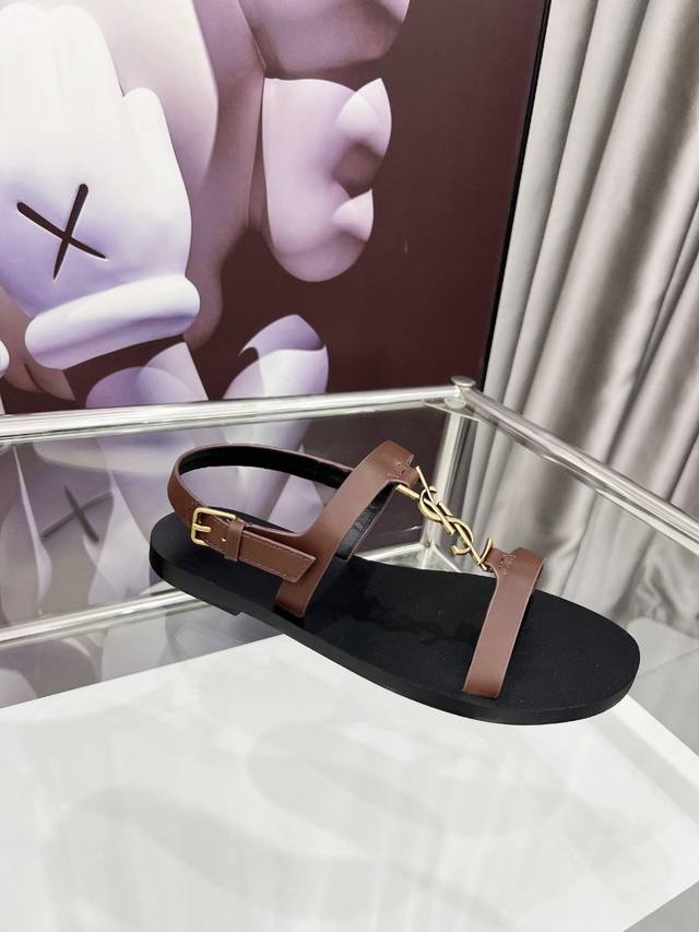 Yves Saint Laurent: Brown frosted leather Rubber sole Genuine leather sole Size