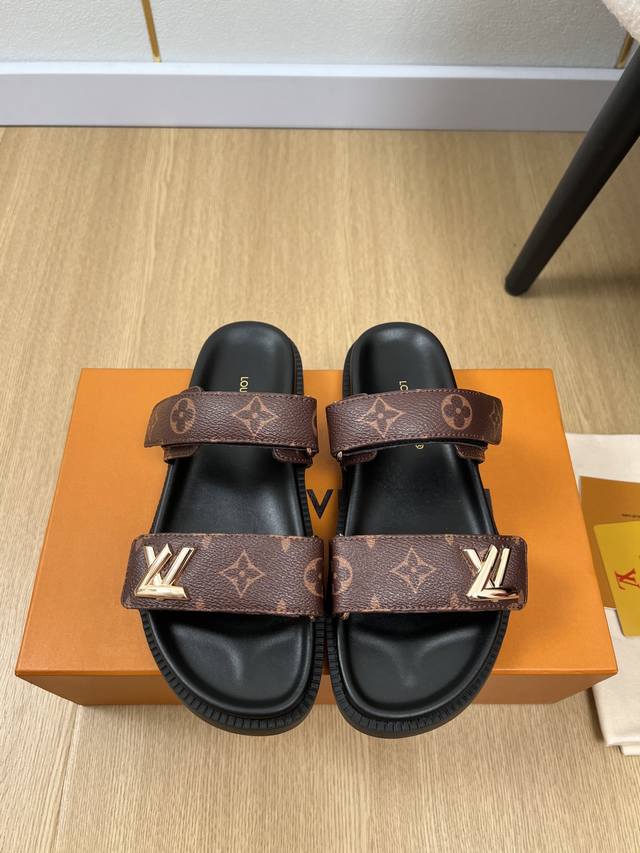Louis Vuitton 2025 L's 2025 Spring and Summer new products counter focuses on th
