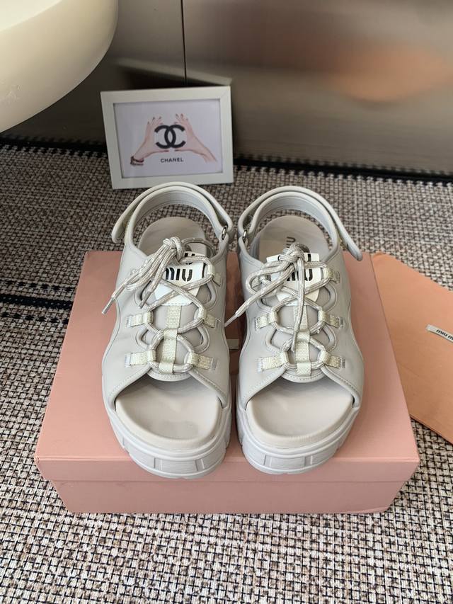 Miumiu 2025Ss new thick-soled drawstring sandals are the focus as soon as they a
