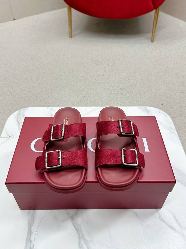 Women and Men Gucci 2025 Early Spring Series Gg Classic Monochrome Fabric Beach
