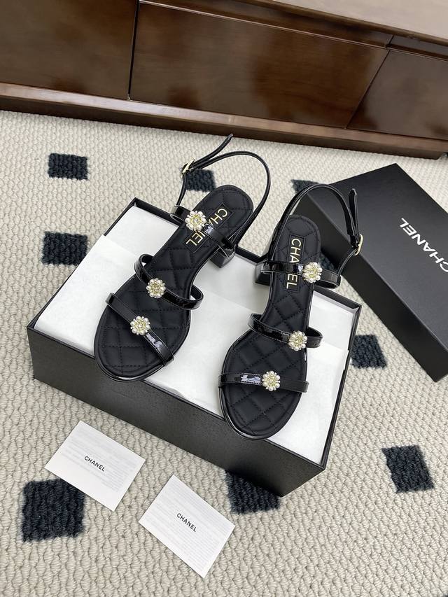 Chanel 25Ss Spring and Summer new Camellia Pearl Buckle Chunky Heel Sandals Many