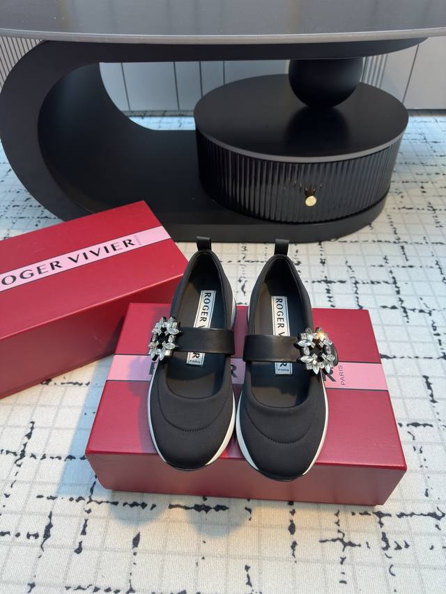 Roger Vivier #Early Spring New Viv' Run Diamond Buckle Fabric Sneakers Daily Lei