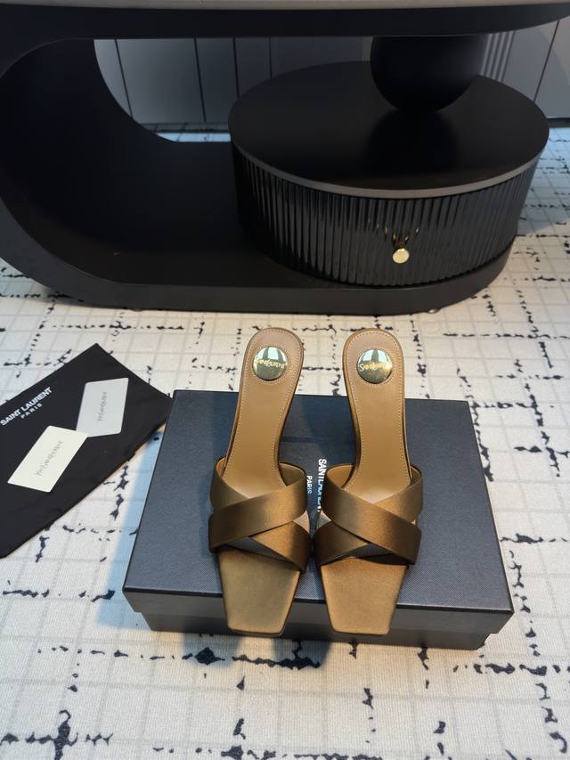 Saint Lauren* Ysl Yang Shulin new letter heel high heels. The beautiful lady's h