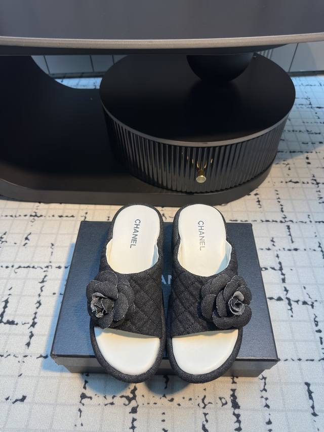 Chanel classic camellia thick-soled flip flops Chanel classic camellia design, g