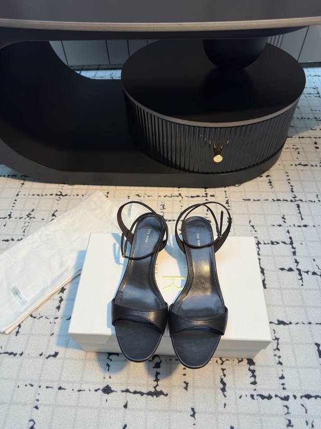 The Row 25Ss kitten heel simple open toe lace-up sandals So simple and fashionab