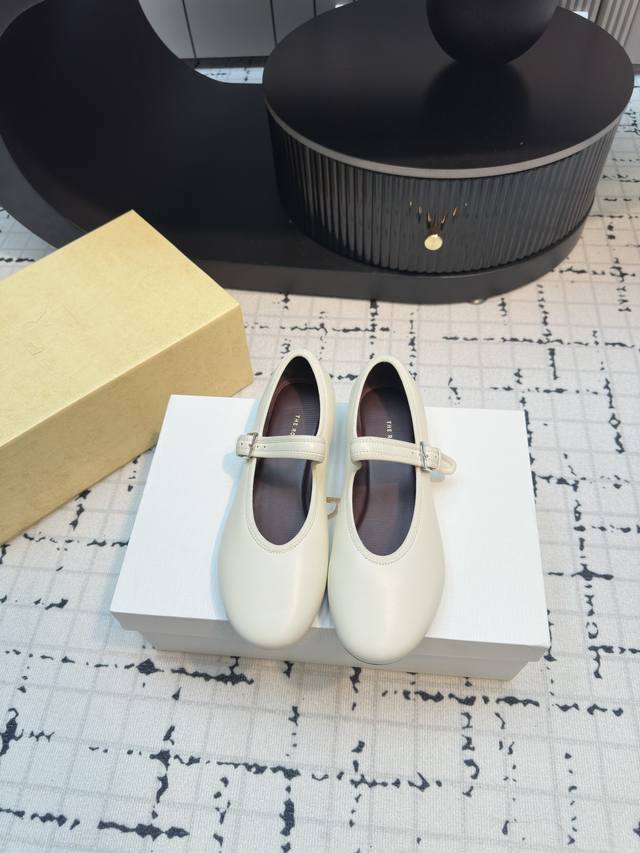 The Row 2025 Spring and Summer New Sheepskin Ballet Flats An extremely low-key a