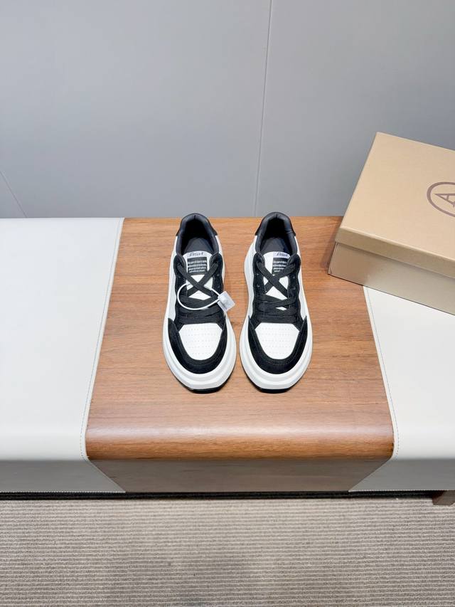 New As* Autumn celebrity casual series, simple design perforated breathable shoe
