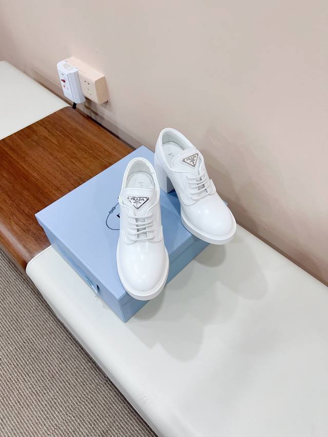 Certified Prad* Prad* Vs latest thick-soled casual shoes series Round-toed thick