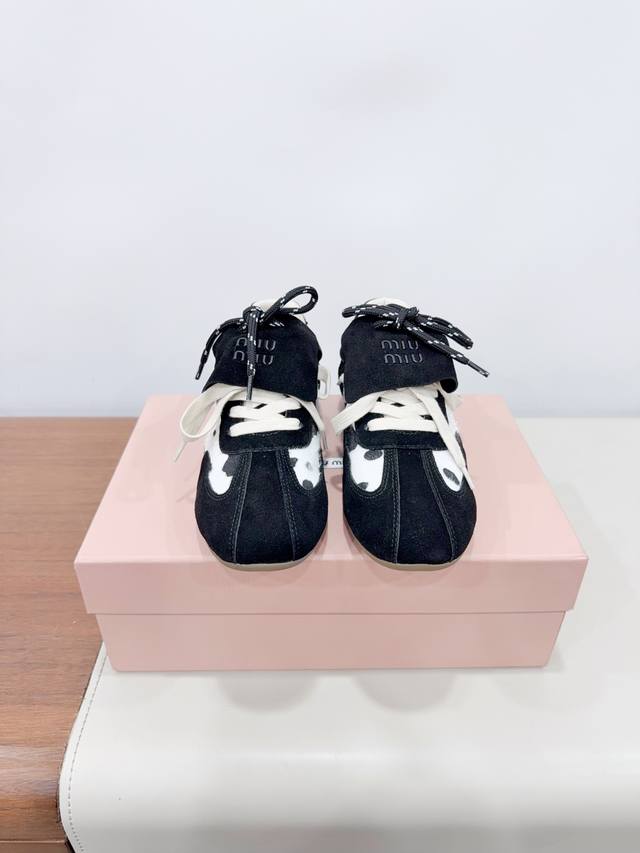 Miumi*Miu Miu 2025 early spring latest catwalk casual shoes Miu Miu's model is a