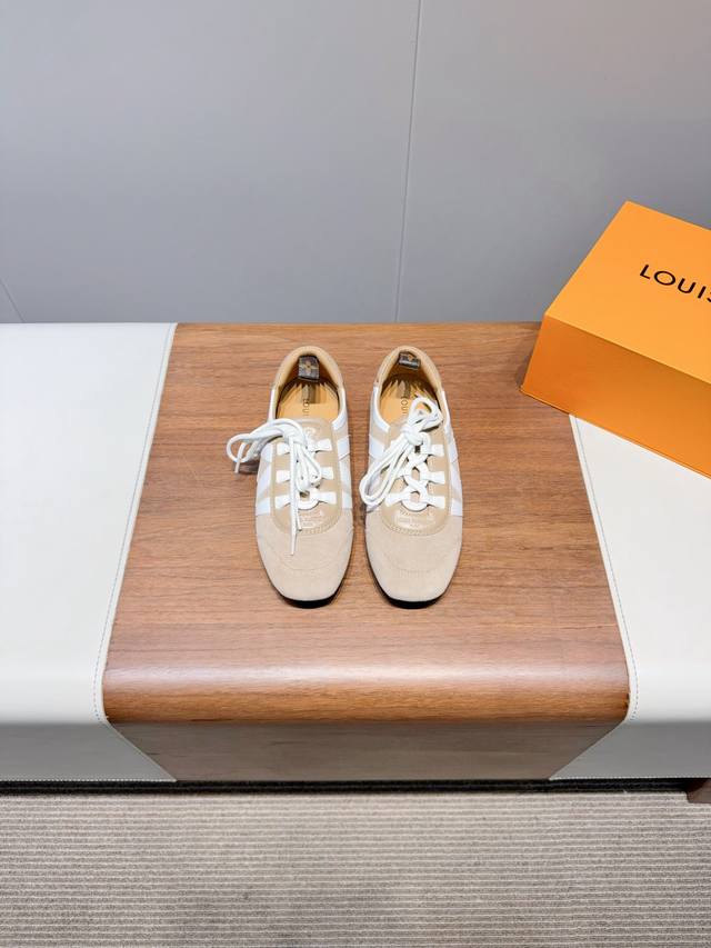 sneakers have been very popular recently! Brand spokespersons Victoria Song and
