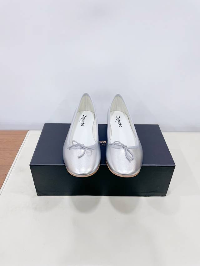 Marine Serr* X Repett* co-branded crescent-shaped shallow-mouth ballet flats The