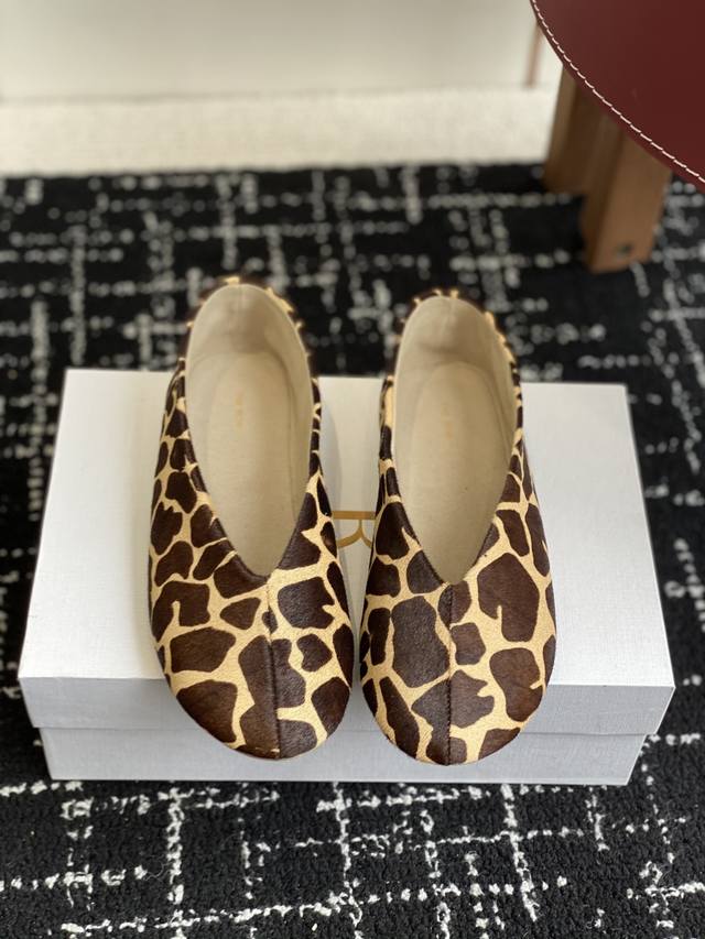 Purchasing-level The Row 25Ss Spring and Summer Retro Simple Ballet Shoes! It is