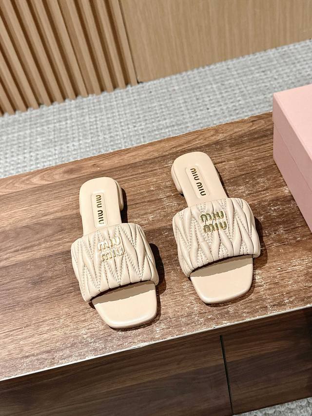 flat heel# Miu Miu's new pleated cat heel slippers Let you walk beautifully Made