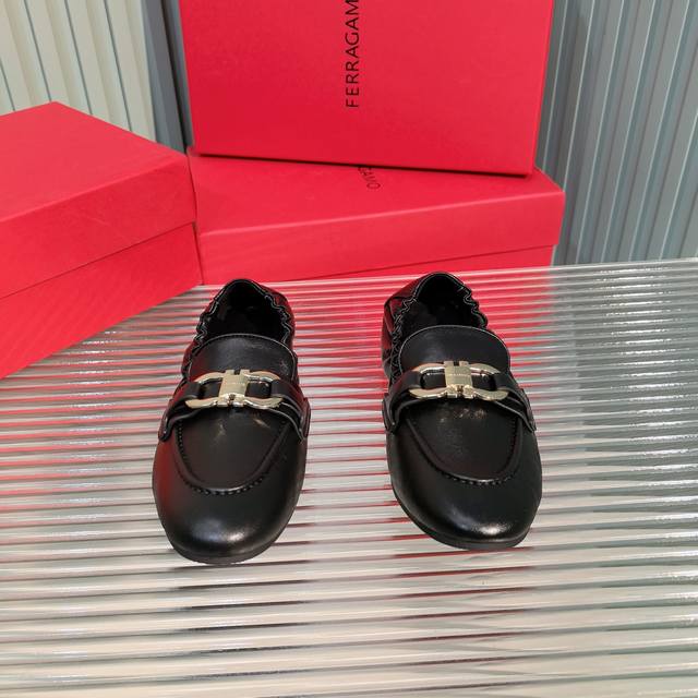 Salvatore Ferragamo Horsebit Ballet Flats Roll Shoes Super soft roll shoes, the
