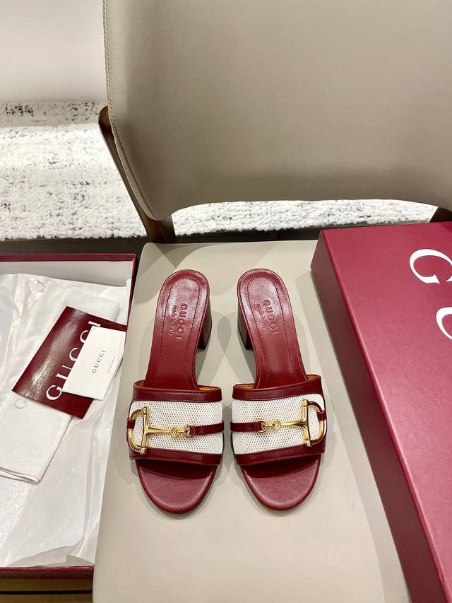 Gucci Horsebit Mid-Heel Slippers These women's sandals are paired with classic h