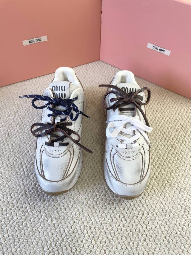 Miumiu 25Ss new spring and summer thick-soled sneakers This pair of thick-soled