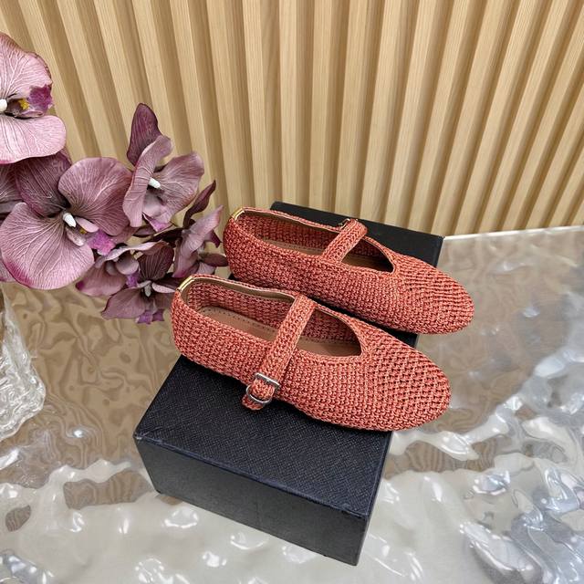 New catwalk style Alaia in the counter | French high-end first-line couture bran