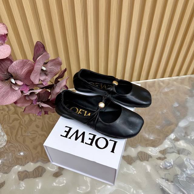 High version Loewe's new grandma shoes A high-end style with an elegant temperam