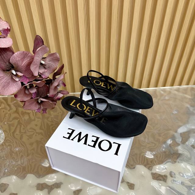 High version Loewe's new mesh kitten heel sandals A high-end style with an elega