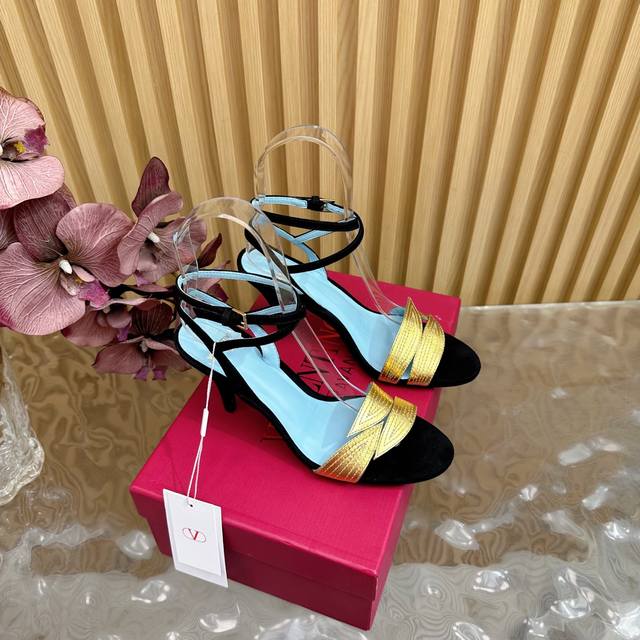 2025 catwalk high version Valentino fish scale diamond high-heeled sandals have