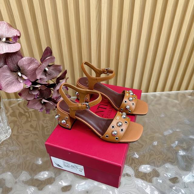 2025 catwalk high version Valentino rivet steel beads embellished thick-heeled R