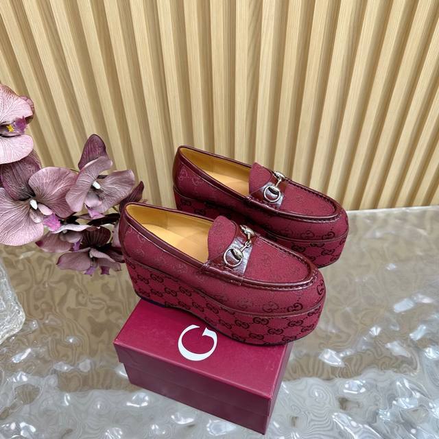 Gucci 2025 Spring/Summer new catwalk style classic reincarnation classic hot sty
