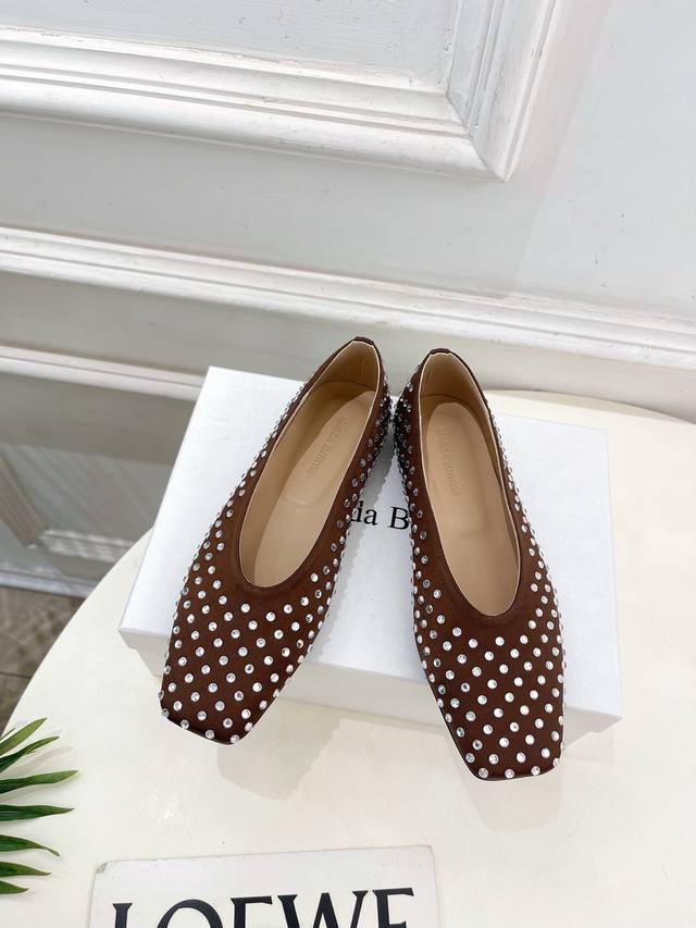 Magda Butrym 2025 Spring and Summer New Rhinestone Square Toe Flat Shoes As the