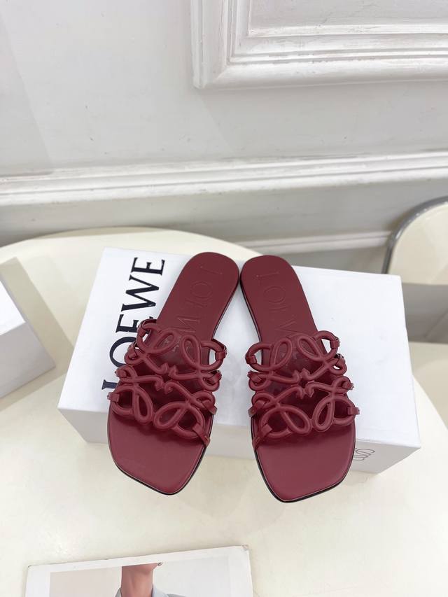 Loewe 2025 Spring and Summer New Product Petal Anagram Hollow Flat Slippers Loew