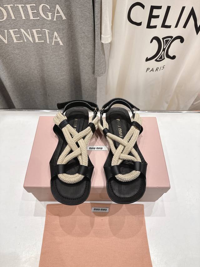 High version factory Miumiu 2025Ss fairy simple style flat sandals are a versati