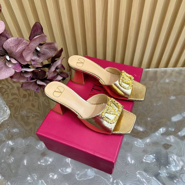 Valentino25Ss Valentino counter new snake pattern diamond V buckle thick heel sa