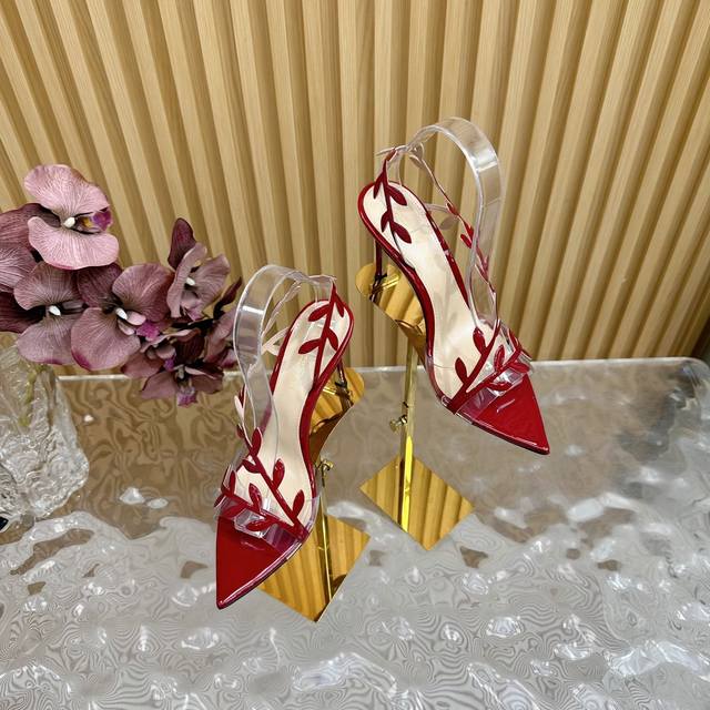 Gianvito Rossi classic pointed leaf high-heeled sandals This pair of pointed hig