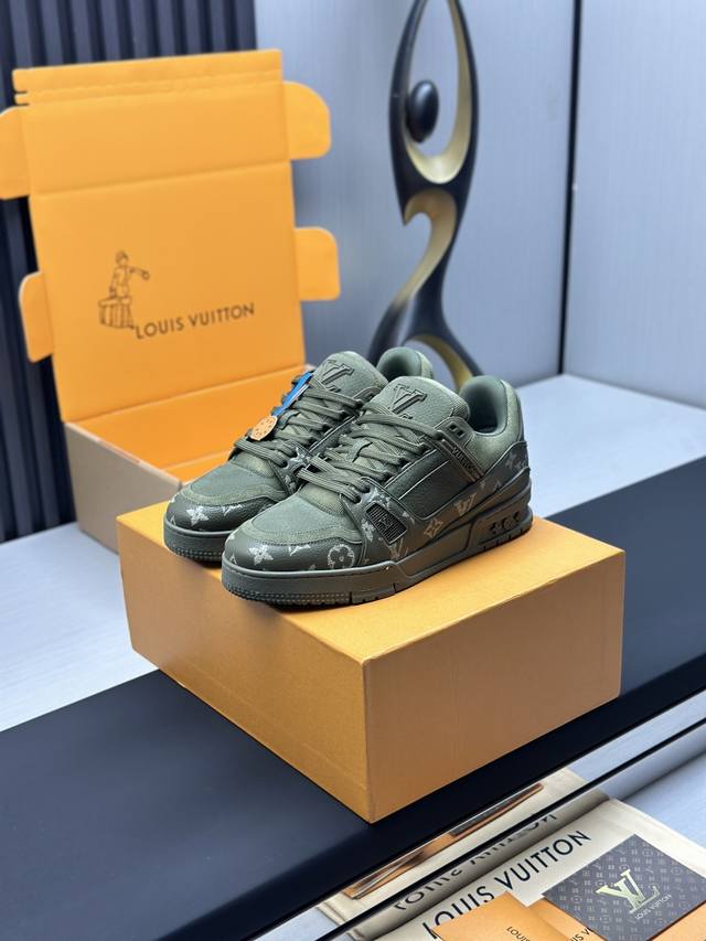 Louis Vuitton shopping-level couple's model, Louis Vuitton shopping-level versio