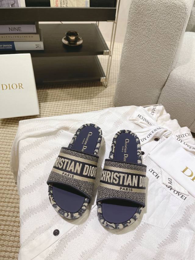 Price in quantity Dior's new spring and summer letter-printed thick-soled slippe
