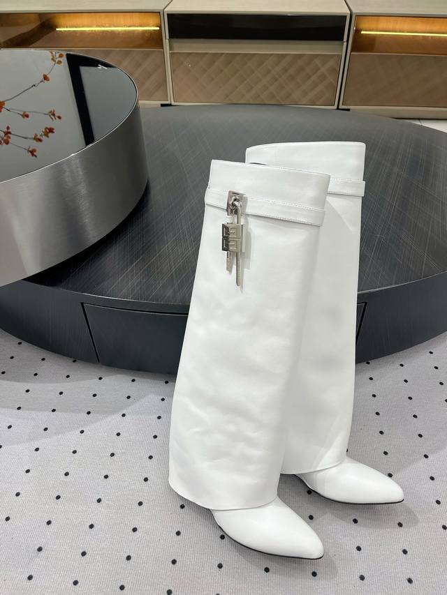 New autumn and winter products, popular in the entire fashion circle, favorite o