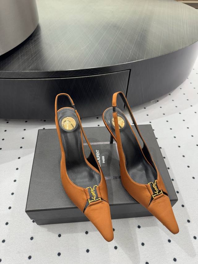 New product in early spring Fabric: silk Lining: sheepskin Sole: cowhide Elegant