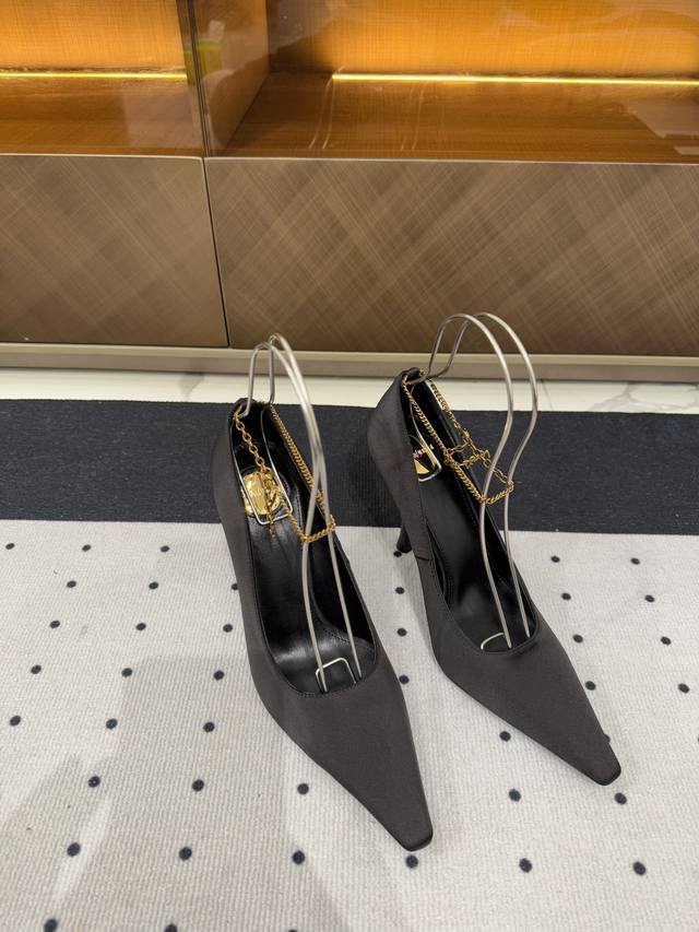 New product in early spring Fabric: silk Lining: sheepskin Sole: cowhide Elegant