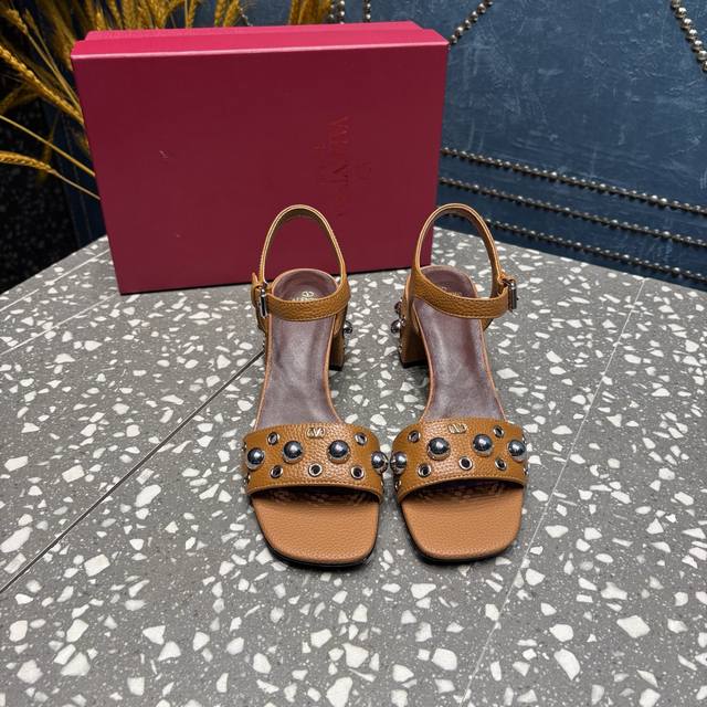 Valentino Counter 1:1 Upper: Cowhide leather Lining: Sheepskin Heel height: 5.5c
