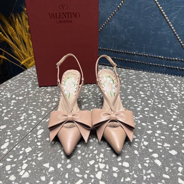 Valentino counter new butterfly series launched! Popular pointed sexy design, sh