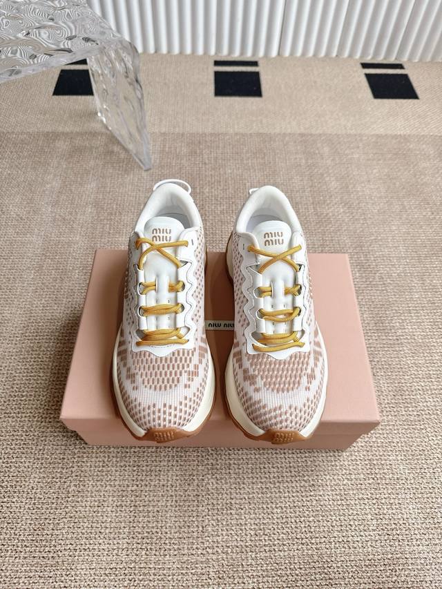 Top version Miumiu thick-soled sneakers After leading the aesthetics of slender