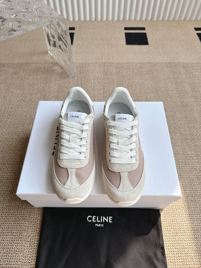 Celine Racer low-top sneakers This is a pair of shoes full of street style, cont