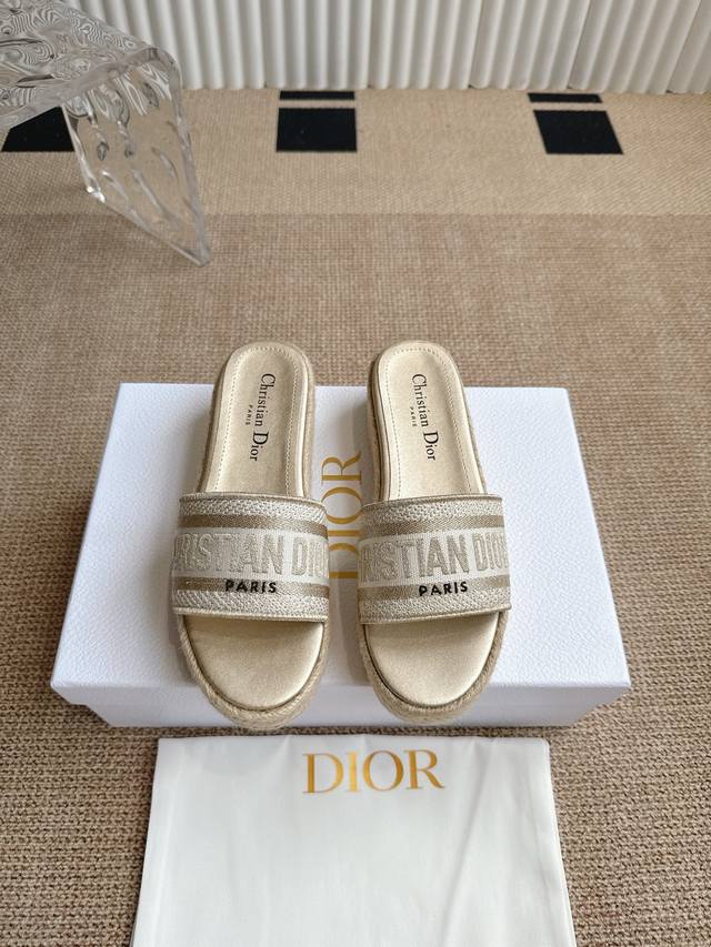 Dior 25Ss new summer beach slippers The best choice for summer beach vacations.